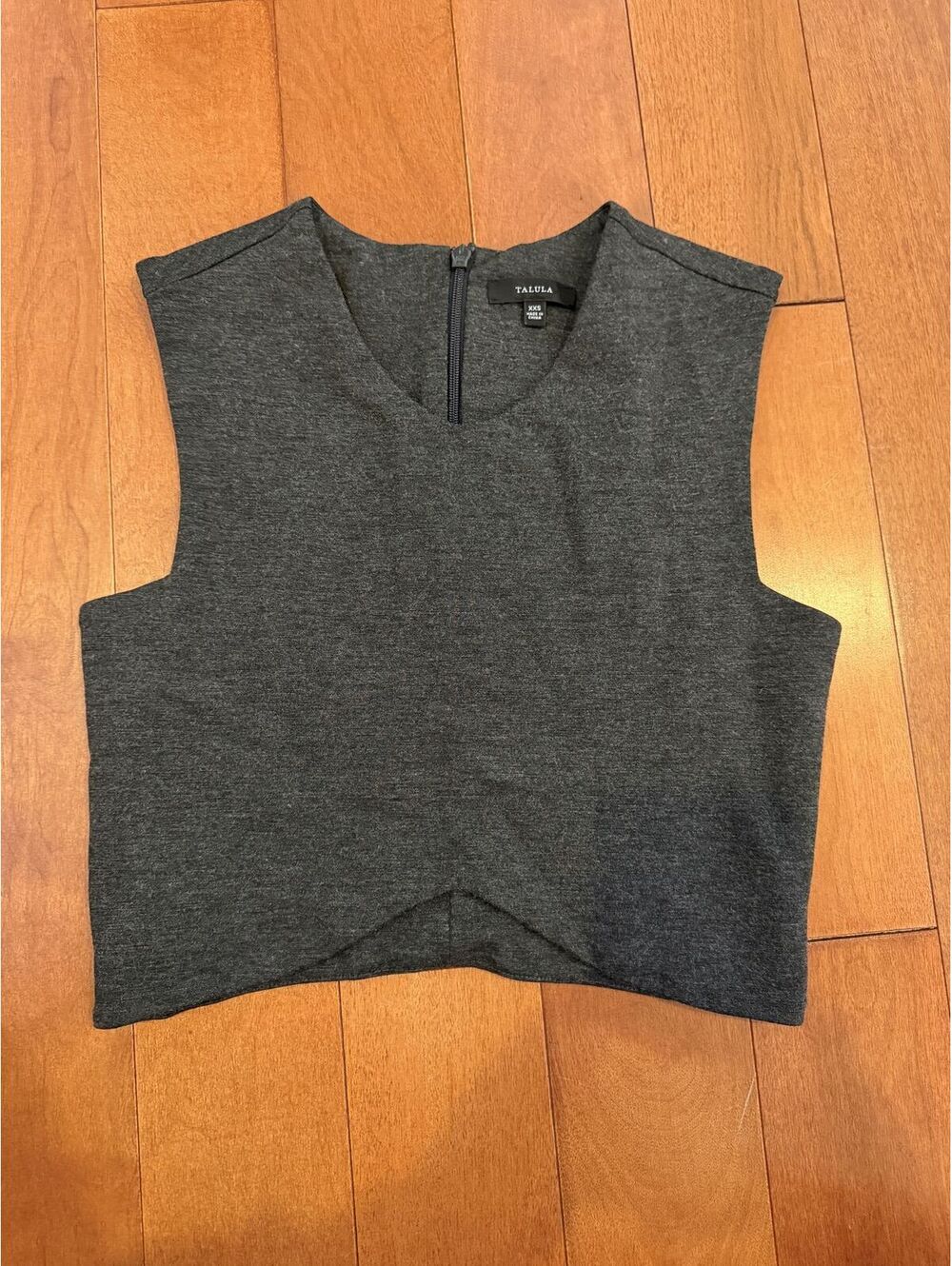 Aritzia Talula Grey V Neck Sleeveless Crop Top XXS